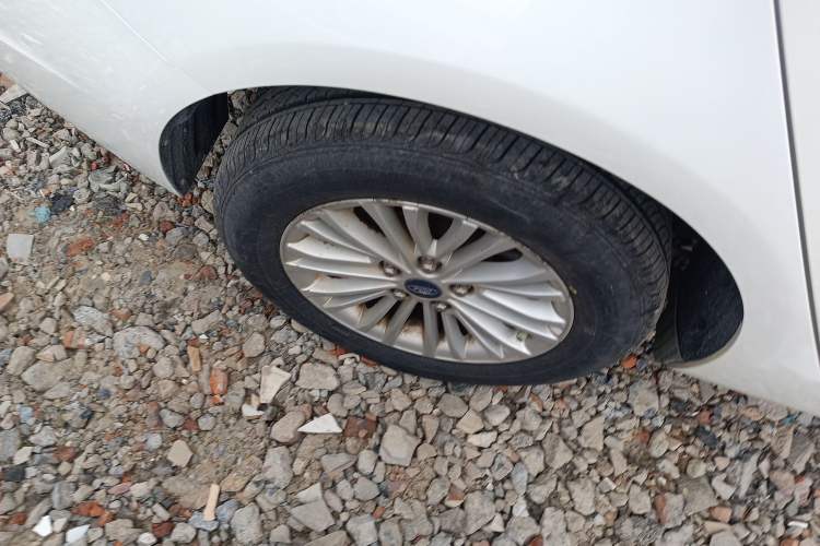 Used Ford Escort 2015 1.5L Manual Comfort Model Right Rear Wheel Hub