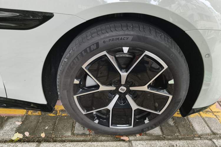 Used Xiaomi Auto SU7 2024 Rear-Drive Standard Founder Edition Right Front Wheel Hub