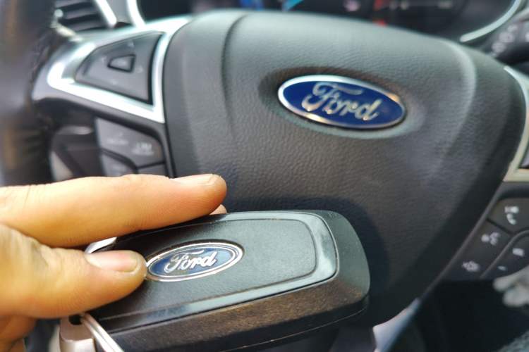 Used Ford Edge 2018 EcoBoost 245 Two-Wheel-Drive Titanium 7-Seater China VI Standard
