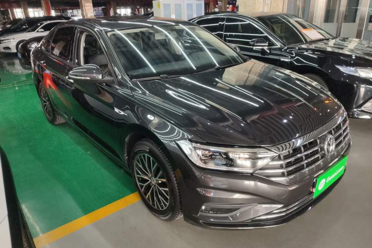 Used Volkswagen Sagitar 2021 200TSI DSG Comfort Connect Edition Front Right 45 Deg