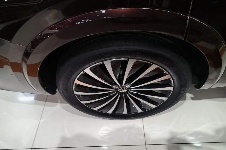 Used Volkswagen Viloran 2022 380TSI Prestige Edition
