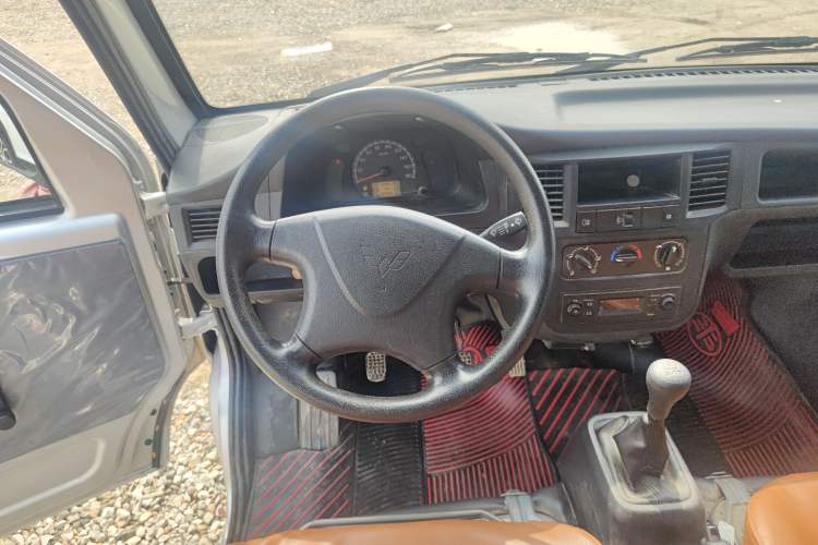 Used Wuling Zhiguang 2023 1.5L Practical Version 5/7 Seats
