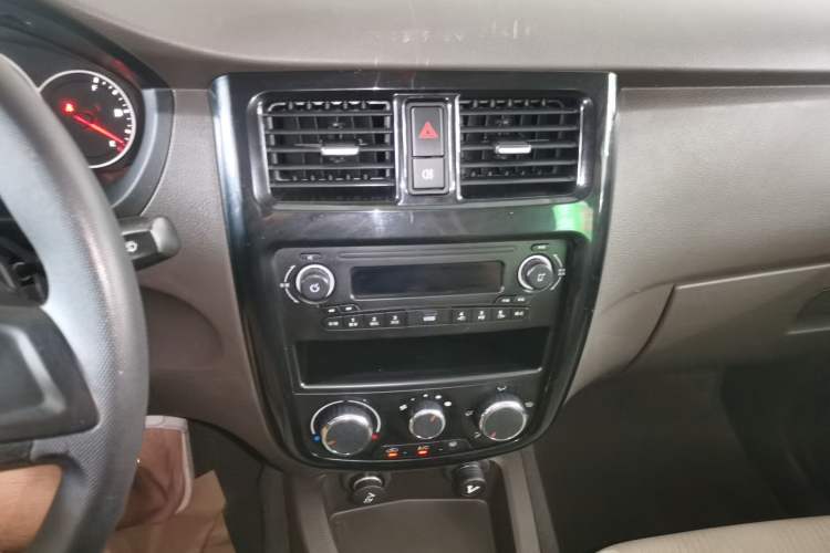 Used Wuling Rongguang V 2018 1.5L Standard Version
