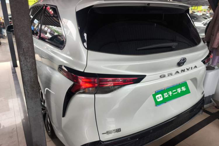 Used Toyota Granvia 2024 2.5L Hybrid Prestige PLUS Edition Rear Left 45 Deg