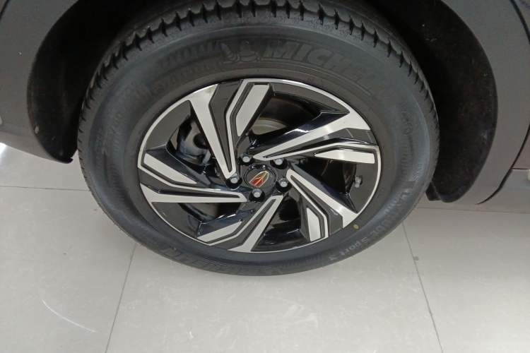 Used Hongqi HS5 2022 Revised Version 2.0T Smart Connect Flagship Edition Right Rear Wheel Hub