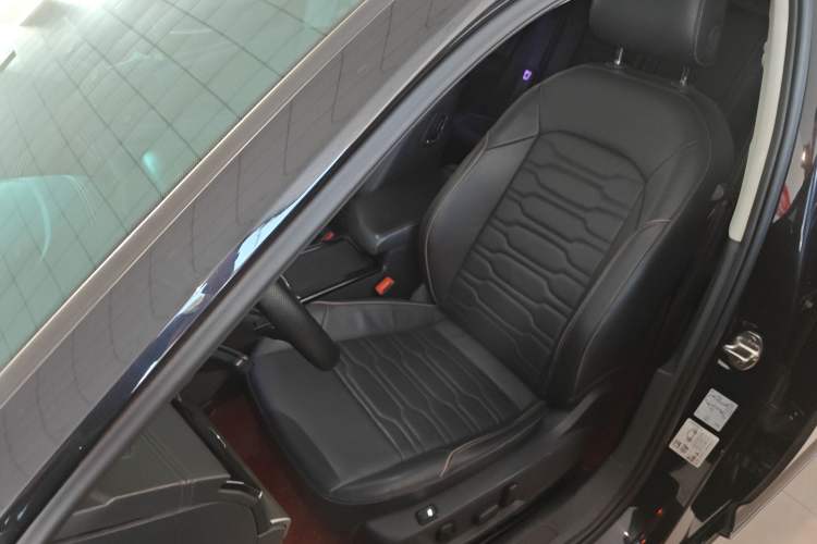 Used Volkswagen Passat 2020 330TSI Elite Edition China VI
