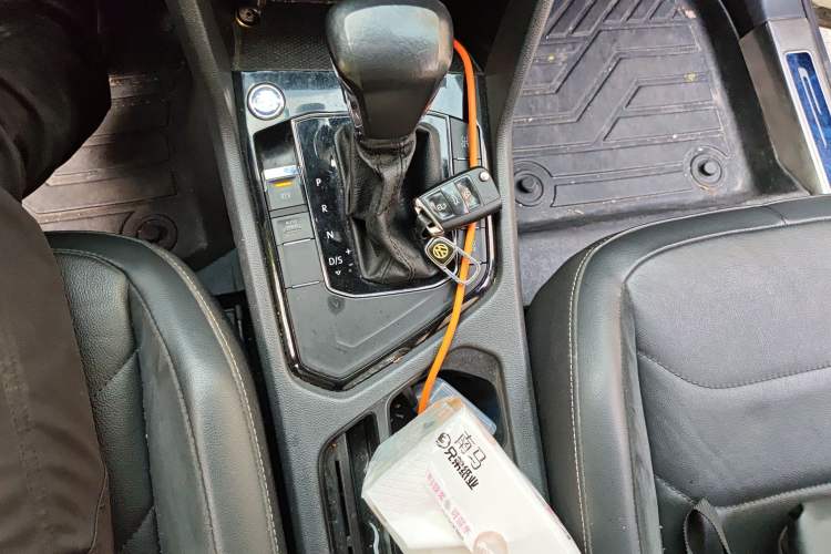 Used Volkswagen Tiguan L 2017 330TSI Automatic Two-Wheel Drive Luxury Edition Gear Lever