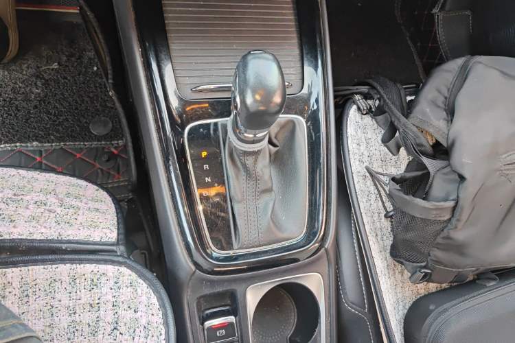 Used Roewe i5 2020 1.5L Automatic 4G Connect Luxury Flagship Edition Gear Lever