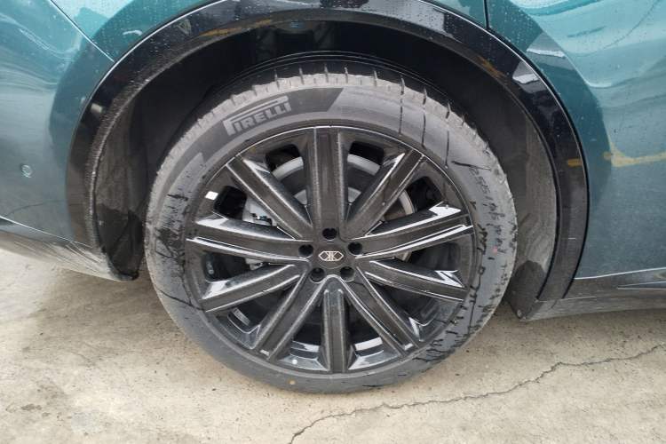 Used Hima Luxeed R7 2026 Model Pure Electric Max+ Right Rear Wheel Hub