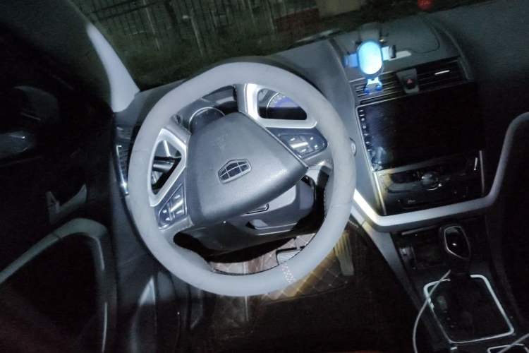 Used Geely Auto Emgrand 2016 Sedan 1.5L CVT Upward Version Steering Wheel