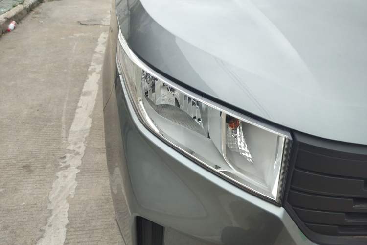 Used Wuling Zhengcheng 2022 2.0L Manual Entrepreneurial Version Right Front Headlight