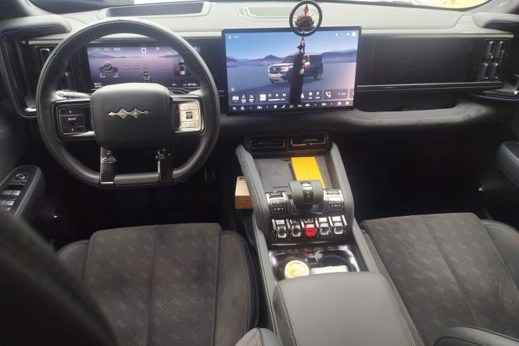 Used Formula Leopard 5 2023 Cloud Ride Flagship Edition
