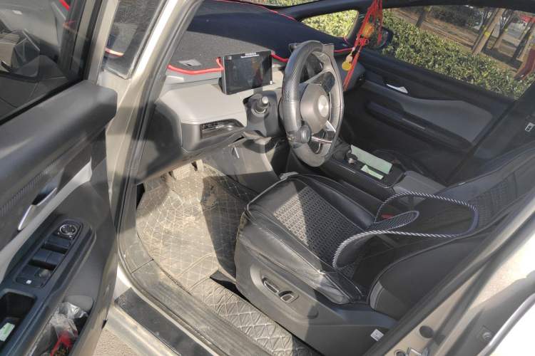 Used Hycan Z03 2022 510 km Range Trendy Cool Version 135 kW 63.98 kWh