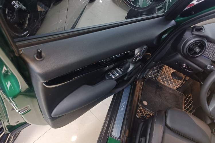 Used MINI MINI 2023 1.5T COOPER Artist Five-Door Edition