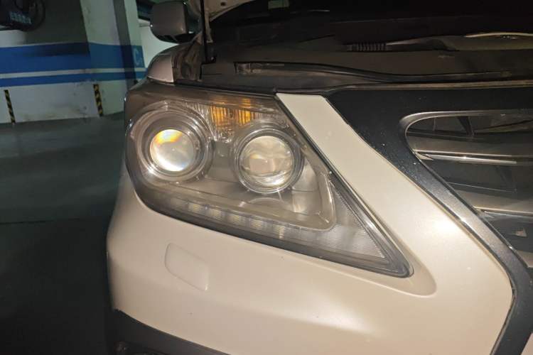 Used Lexus LX 2009 570 Right Front Headlight