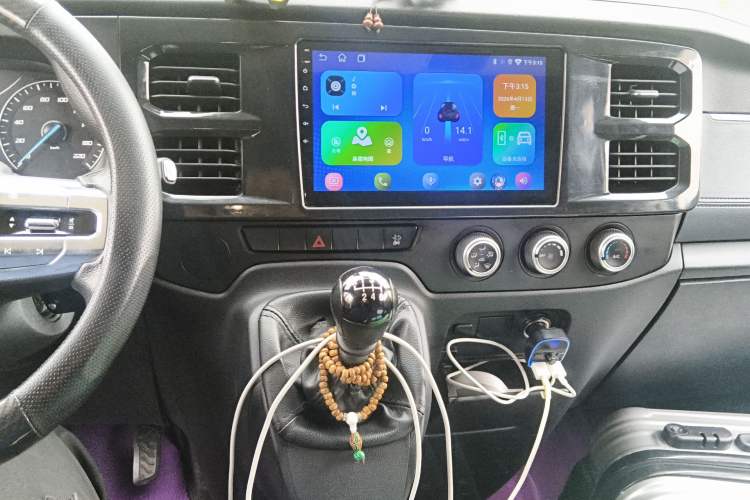 Used JMC Fushun 2023 2.0T Manual Diesel Long-Wheelbase High-Roof Business Van with Dual Rear Tires 6–9 Seats Audio And AC Panel