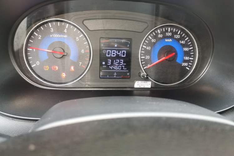 Used Dongfeng Fengon 380 2022 1.5L Comfort-Class Passenger Vehicle (Steel Spring) with 7 Seats
