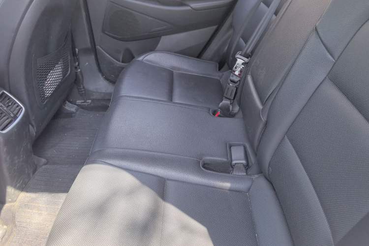 Used Hyundai Tucson 2018 1.6T Dual-Clutch Two-Wheel Drive 15th Anniversary Special Edition Left Rear Seat