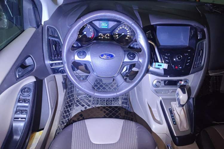 Used Ford Focus 2012 Sedan 1.6L Automatic Fashion Edition
