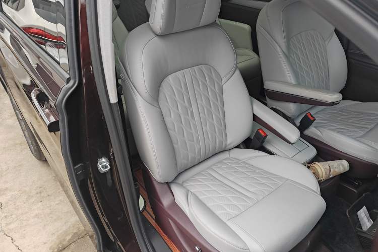 Used Buick GL8 2023 Avenir Aivia Six-Seat Deluxe Edition