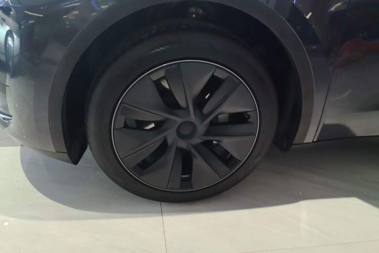 Used Tesla Model Y 2024 Rear-Wheel-Drive Version Left Front Wheel Hub