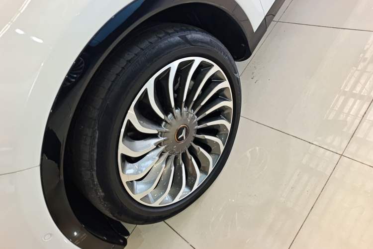 Used VOYAH FREE 2021 Four-Wheel Drive Standard Range-Extended Exclusive Luxury Package Left Front Wheel Hub