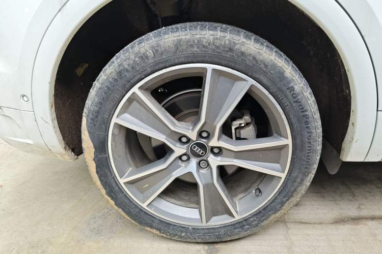 Used Audi Q5L 2022 Updated 45T Luxury Dynamic Version Right Rear Wheel Hub