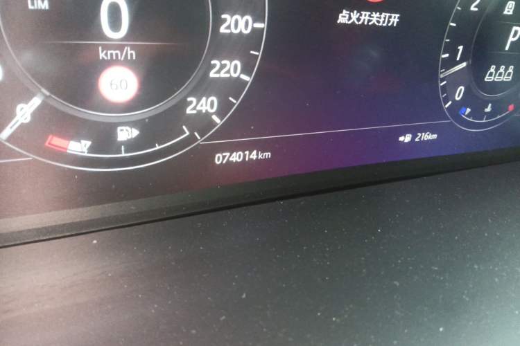 Used Land Rover Range 2022 3.0 L6 400 PS Classic Extended Version Odometer Close Up