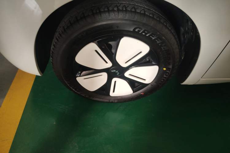 Used Wuling Hongguang MINIEV 2025 Four-Door Version Advanced Edition Left Front Wheel Hub