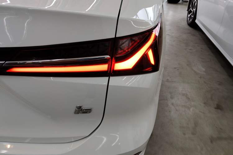 Used Roewe i5 2024 1.5L CVT Luxury Edition
