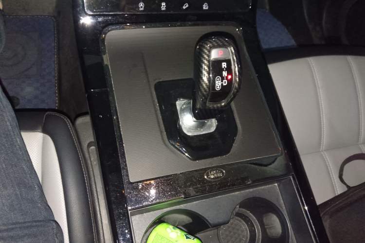 Used Land Rover Range Evoque 2020 249 PS R-DYNAMIC S Sport Edition Gear Lever