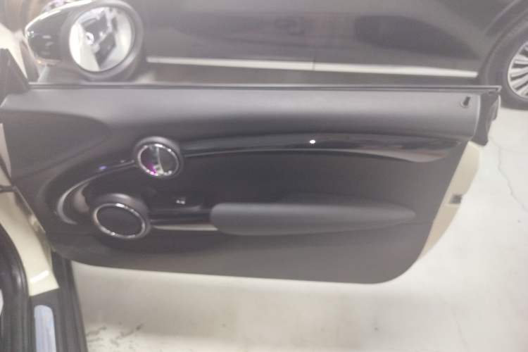 Used MINI MINI 2019 1.5T COOPER Artist