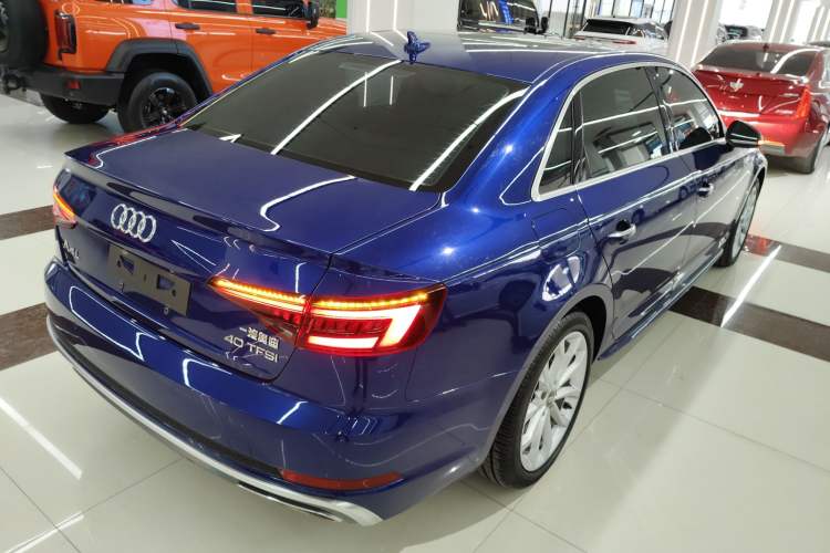 Used Audi A4L 2019 40 TFSI Fashion Edition China VI Emission Standard Rear Right 45 Deg