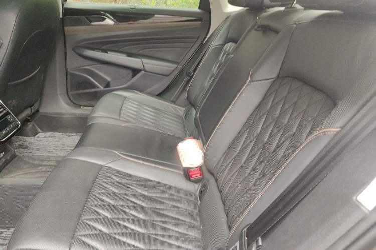 Used Volkswagen Passat 2019 330TSI Luxury Edition China VI Standard
