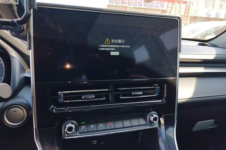 Used Haval M6 2021 PLUS 1.5T Manual Luxury Smart Connectivity Model Audio And AC Panel