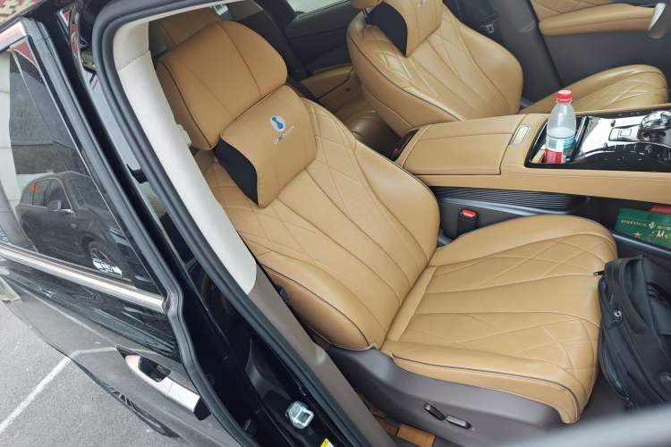 Used Denza D9 2022 DM-i 1040 Prestige Model