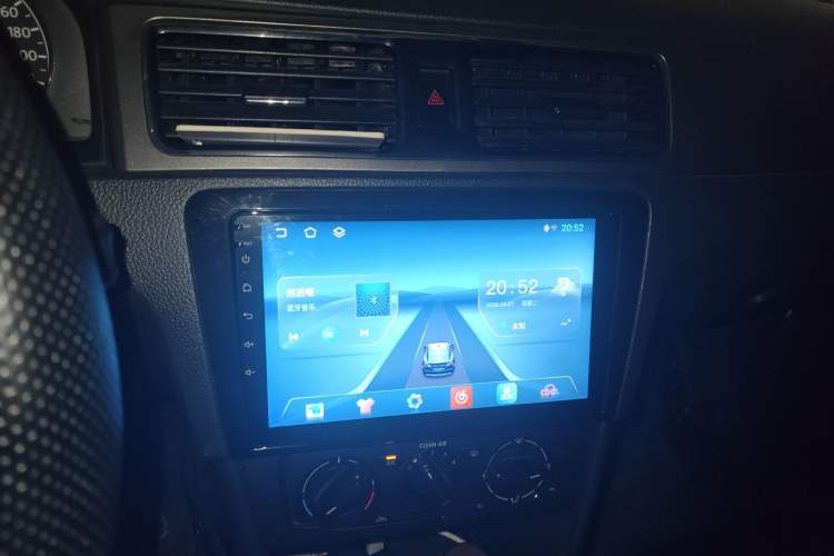 Used Volkswagen Santana 2015 1.6L Manual Comfort Edition Audio And AC Panel