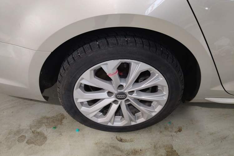 Used Audi A4L 2019 40 TFSI Ambition China VI Right Rear Wheel Hub