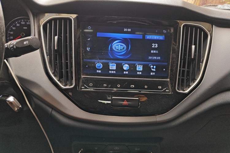 Used FAW Senya R7 2018 R7C 1.6L Manual Luxury Model
