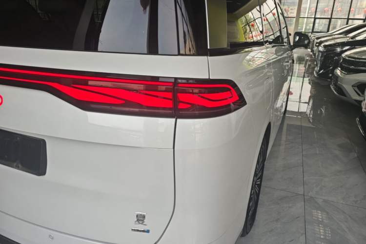 Used BYD Xia 2025 DM-i 1.5T 180km Excellence Model Right Rear Taillight