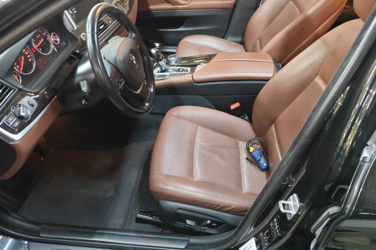 Used BMW 5 Series 2014 528Li Leading Model
