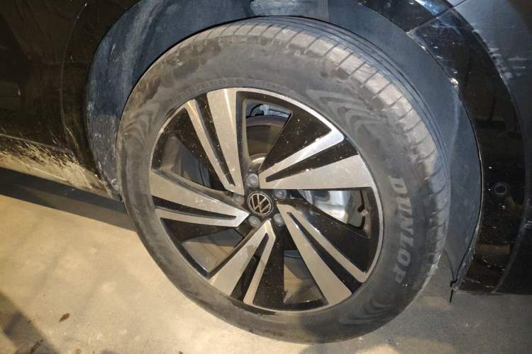 Used Volkswagen Tavendor 2024 380TSI All-Wheel Drive R-Line Cruise Edition Right Front Wheel Hub