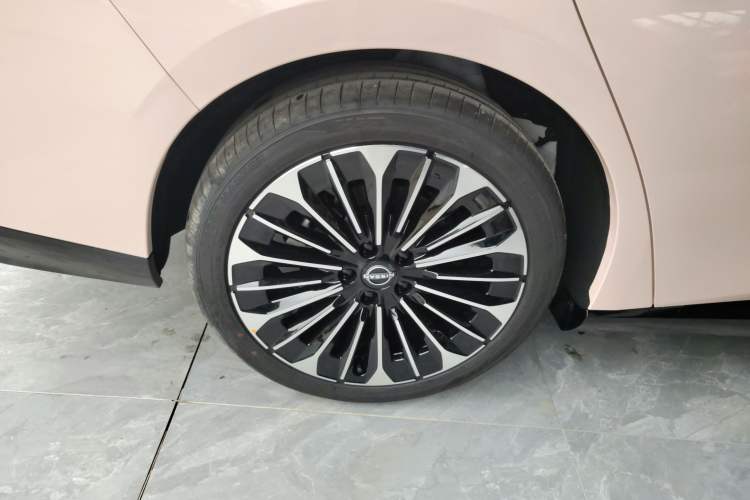 Used Nissan N7 2025 510 Pro Right Rear Wheel Hub