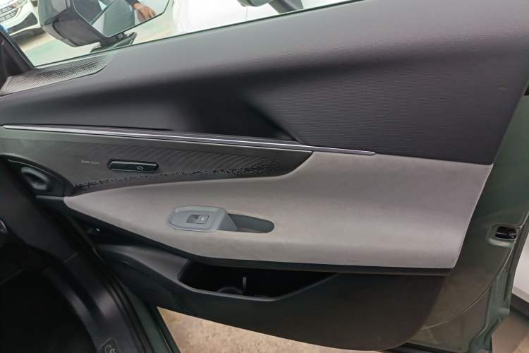 Used Lynk & Co 08 EM-P 2023 220km All-Wheel-Drive Performance Halo