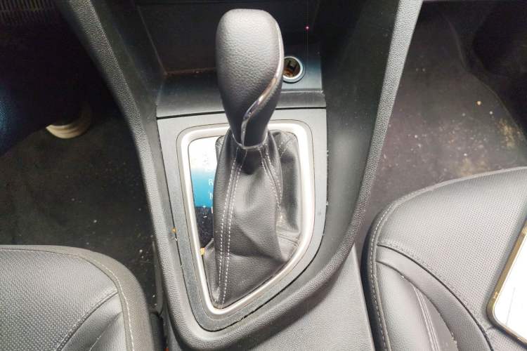 Used Buick GT 2021 Revised Version 1.3T Automatic Mild Hybrid Elite Edition Gear Lever