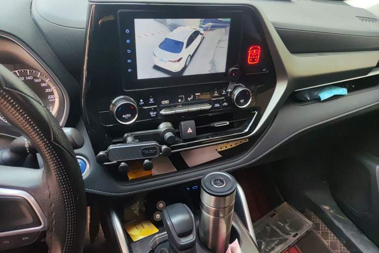 Used Toyota Highlander 2022 Dual-Engine 2.5L 4x4 Elite Edition 7-Seater Audio And AC Panel