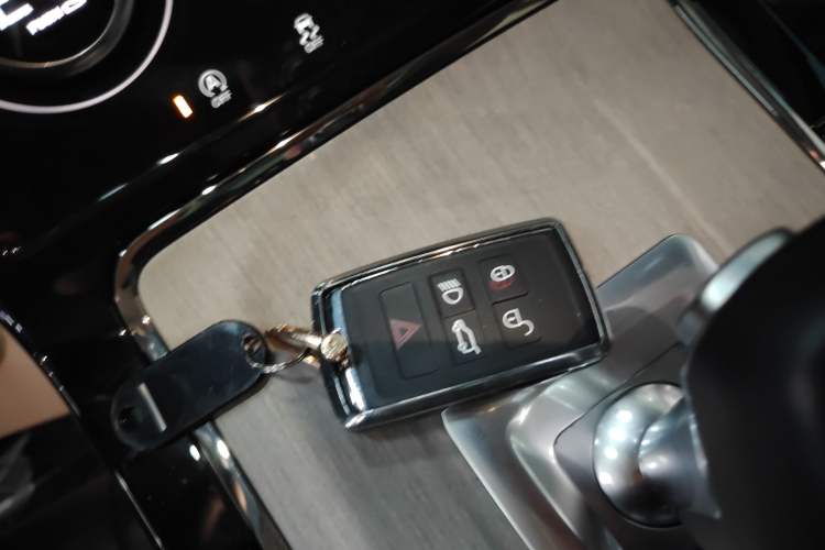 Used Land Rover Range Rover Evoque New Energy 2022 Aurora L P300e Plug-in Hybrid Electric Version