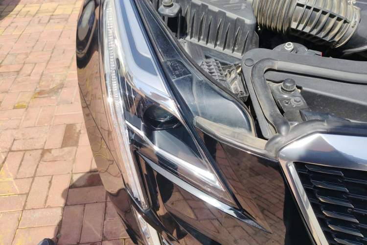 Used Cadillac XT5 2021 2.0T Two-Wheel Drive Luxury Version Right Front Headlight