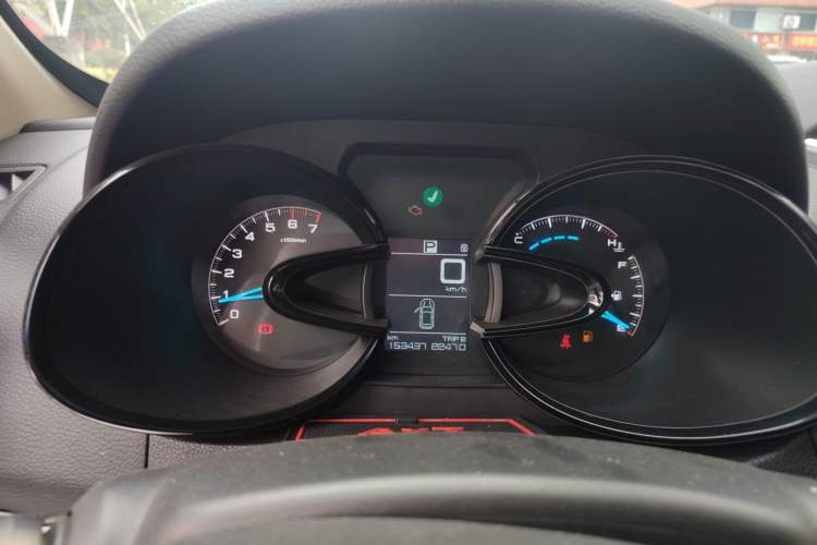 Used Dongfeng Aeolus AX7 2015 2.0L Automatic Zhiyi Trim