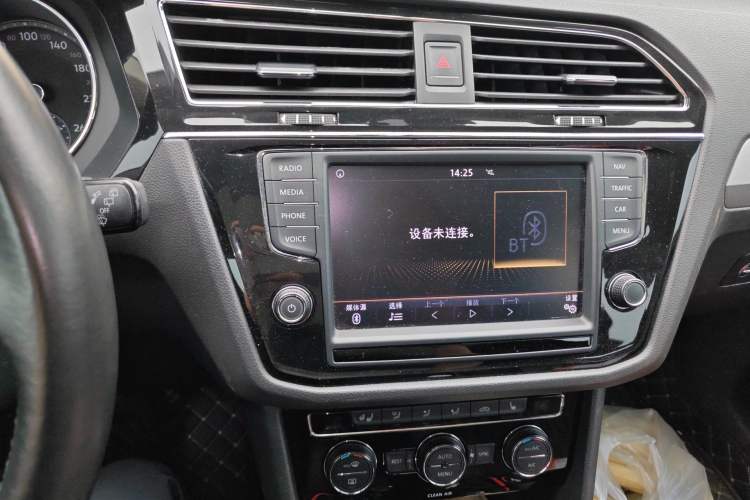 Used Volkswagen Tiguan L 2017 330TSI Automatic Two-Wheel Drive Luxury Edition Audio And AC Panel